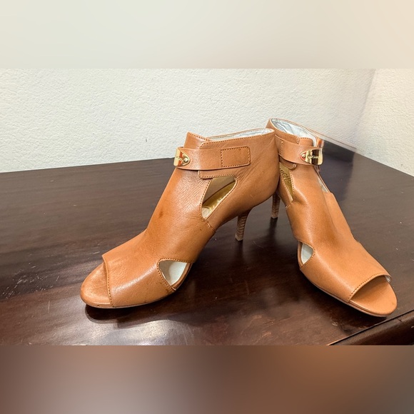 Michael Kors EUC Cognac Leather
Open Toe Heeled Booties w/ 3”
Heel Size 7.5 - Picture 7 of 11